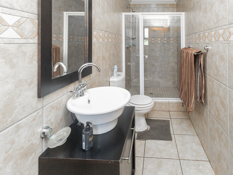 5 Bedroom Property for Sale in Caribbean Beach Club North West